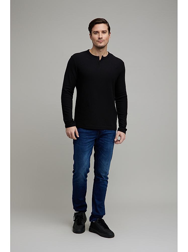 black long sleeve shirt outfit