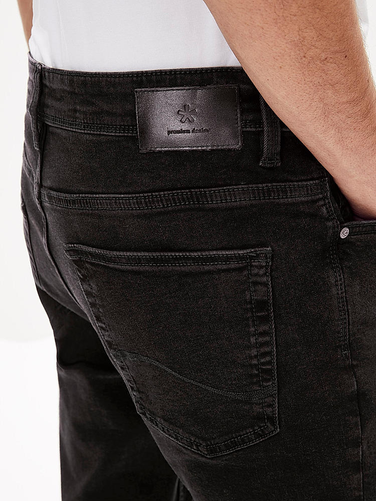 Buy Black Solid Slim Fit Tapered Jeans for Men Online at Celio