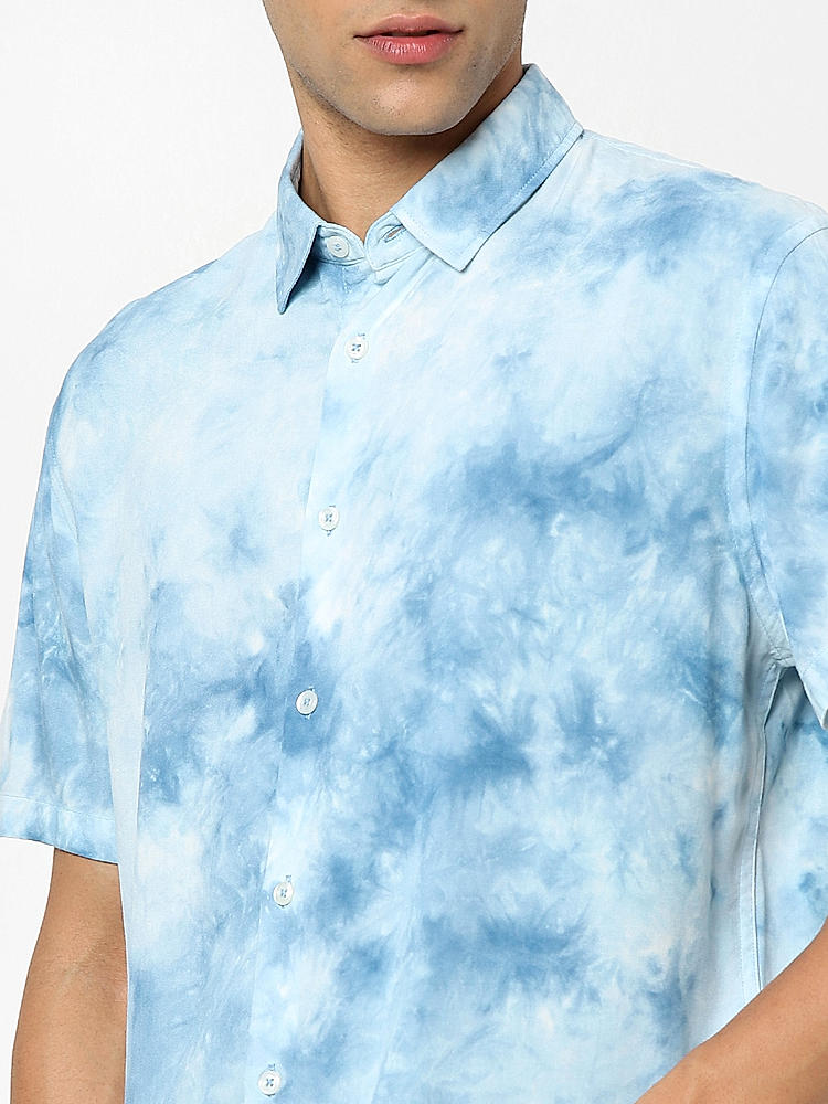 bleach a light blue shirt