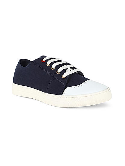 Best offers on men's casual canvas shoes at Khadim