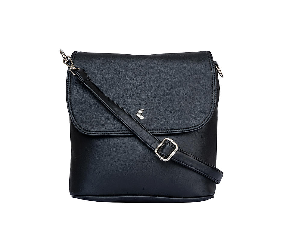 Black colour Sling Bag, Women's Fashion, Bags & Wallets, Cross-body Bags on  Carousell