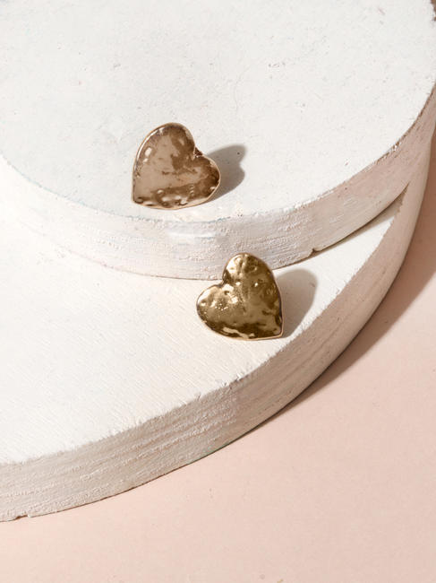 Toniq Gold Trendy Valentine Heart Earrings For Women